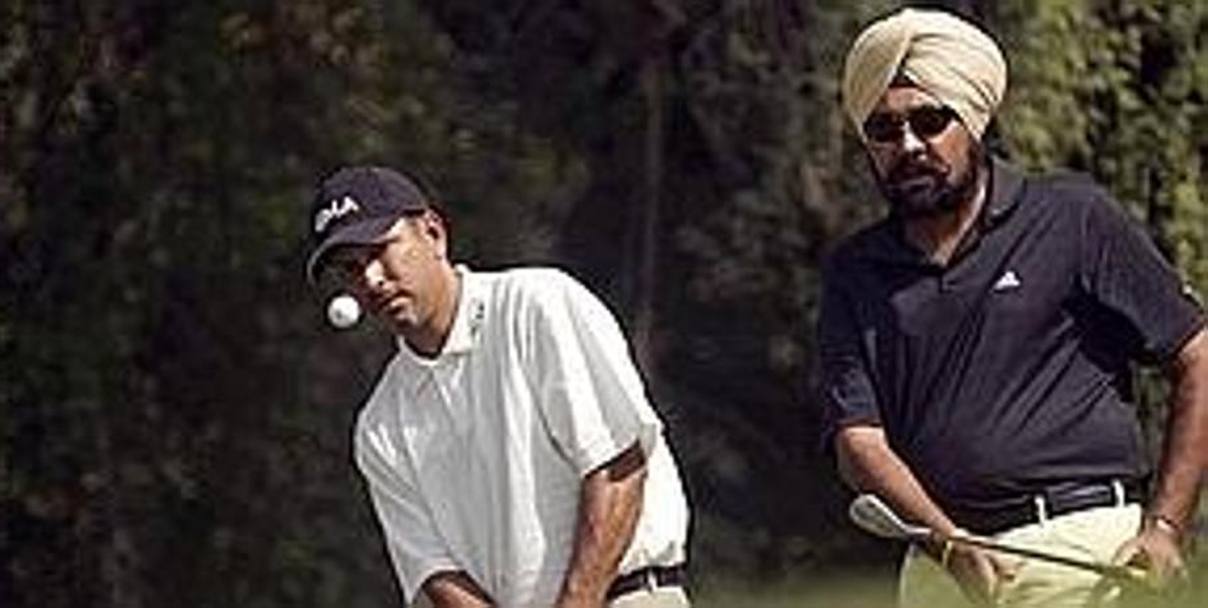 Il golfista Jeev Milkha con l&#39;allenatore Amritinder Singh.